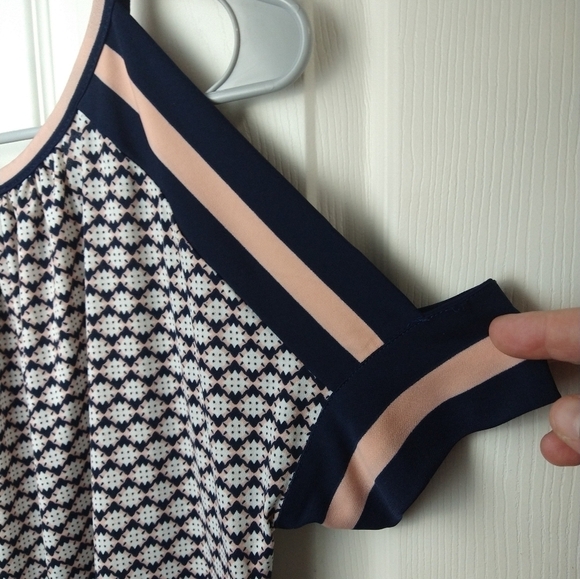 $ Max studio blue peach geometric design crew neck cold shoulder blouse. Size S - Picture 8 of 9